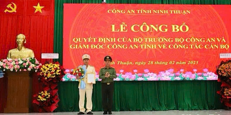PGĐ Công an Ninh Thuận được thăng hàm đại tá và biệt phái sang Ban Nội chính Tỉnh uỷ PGĐ Công an Ninh Thuận được thăng hàm đại tá và biệt phái sang Ban Nội chính Tỉnh uỷ