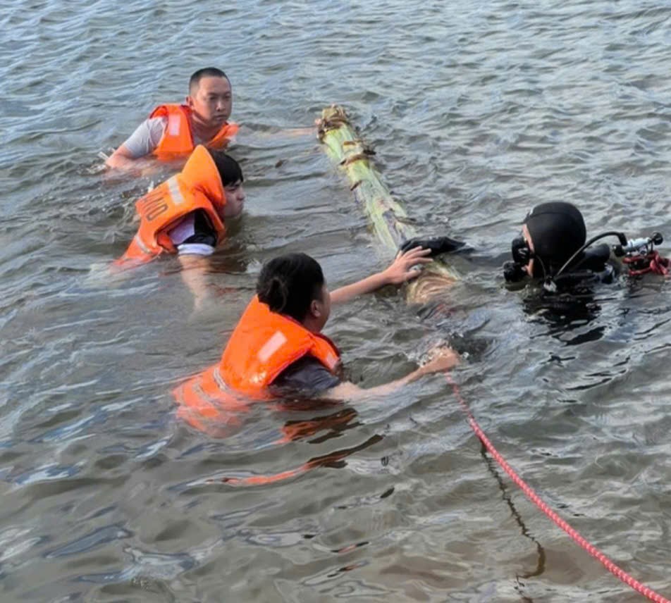 Đắk Lắk: Rủ nhau ra đập nước tắm, 2 học sinh đuối nước thương tâm