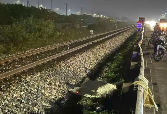 Một người bị tử vong khi đi bộ qua đường sắt trong khu công nghiệp
