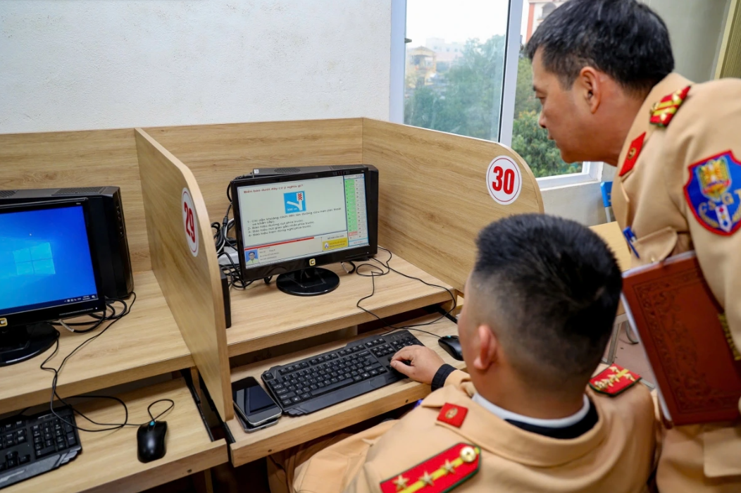 Người có bằng ô tô sẽ được miễn thi lý thuyết sát hạch xe máy