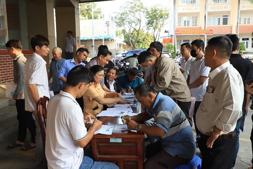 Hơn 600 hồ sơ cấp đổi giấy phép lái xe trong bốn ngày đầu tại Đồng Nai