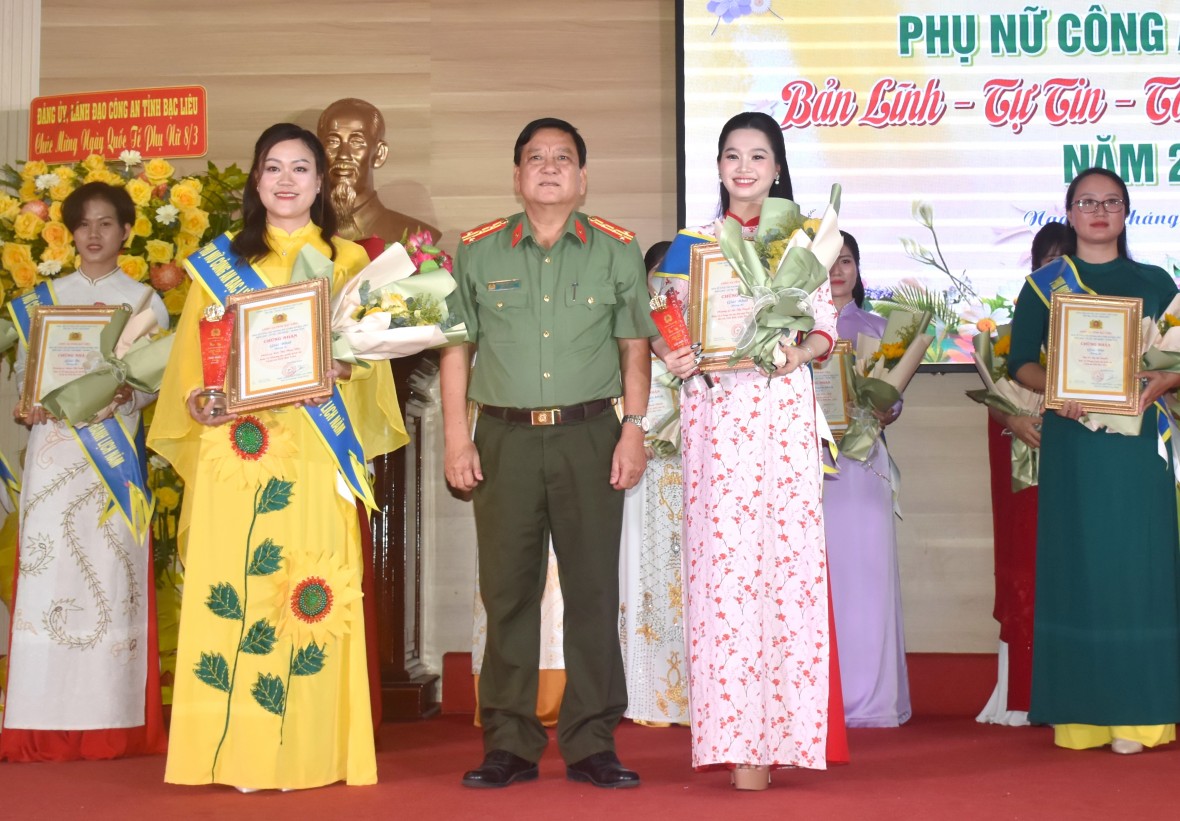 Tưng bừng hội thi “Phụ nữ Công an Bạc Liêu Bản lĩnh - Tự tin - Tài năng - Thanh lịch”