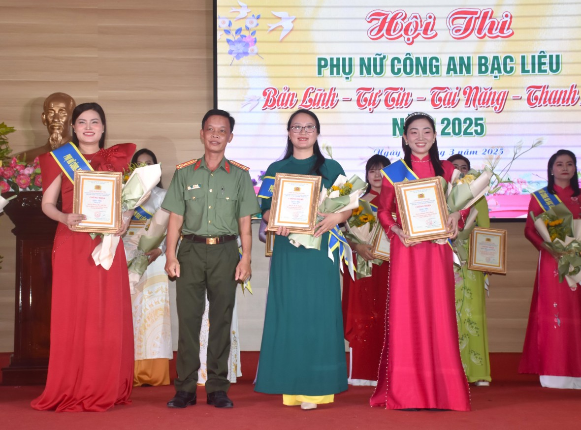 Tưng bừng hội thi “Phụ nữ Công an Bạc Liêu Bản lĩnh - Tự tin - Tài năng - Thanh lịch”