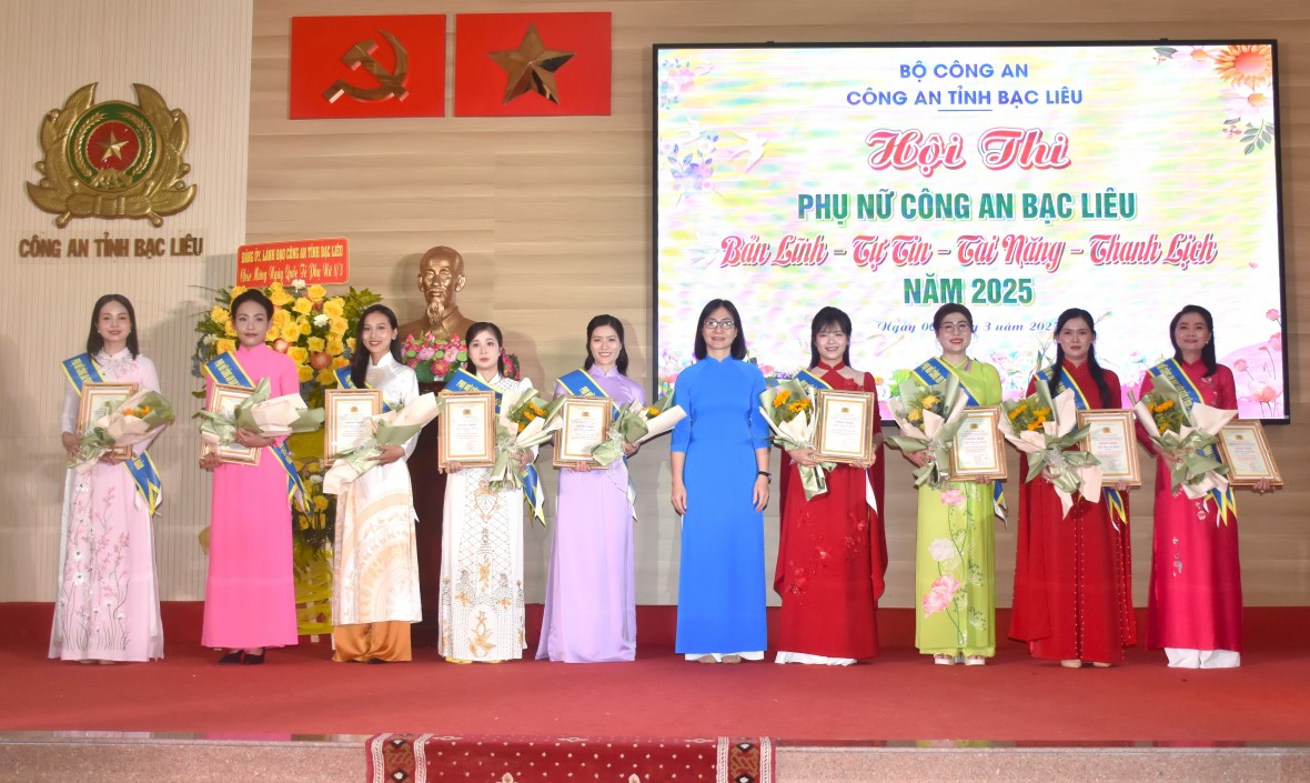 Tưng bừng hội thi “Phụ nữ Công an Bạc Liêu Bản lĩnh - Tự tin - Tài năng - Thanh lịch”