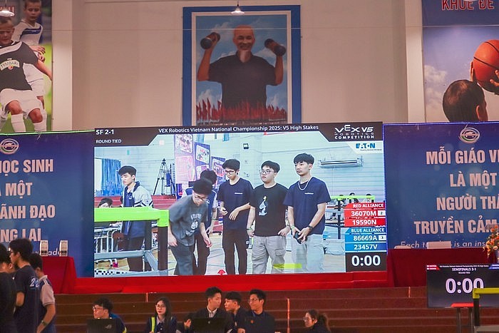 Trường THPT Newton xuất sắc đạt 2 giải thưởng tại Giải Vô địch Quốc gia Việt Nam VEX V5 Robotics 2025