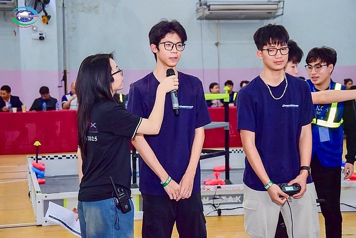 Trường THPT Newton xuất sắc đạt 2 giải thưởng tại Giải Vô địch Quốc gia Việt Nam VEX V5 Robotics 2025