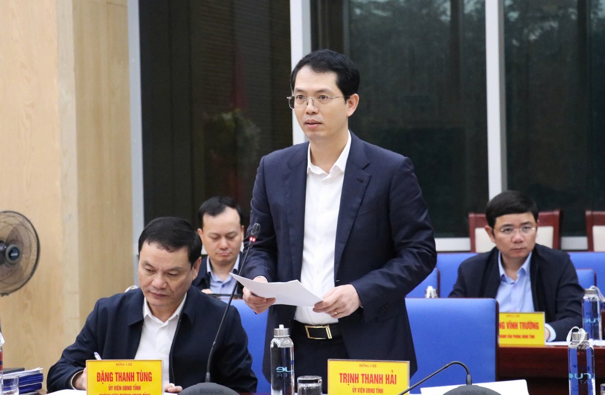 Giám đốc Sở Tài chính Nghệ An Trịnh Thanh Hải báo cáo tình hình kinh tế - xã hội tháng 2/2025.