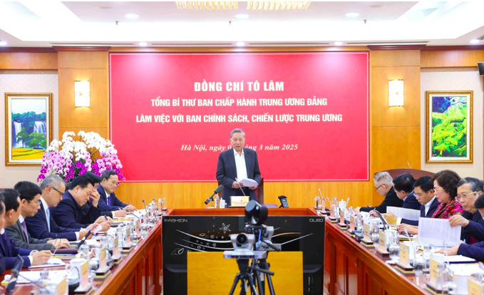 Tổng Bí thư Tô Lâm chủ trì buổi làm việc với Ban Chính sách, chiến lược Trung ương về phát triển khu vực kinh tế tư nhân ở Việt Nam (Ảnh: TTXVN). Tổng Bí thư Tô Lâm chủ trì buổi làm việc với Ban Chính sách, chiến lược Trung ương về phát triển khu vực kinh tế tư nhân ở Việt Nam (Ảnh: TTXVN).