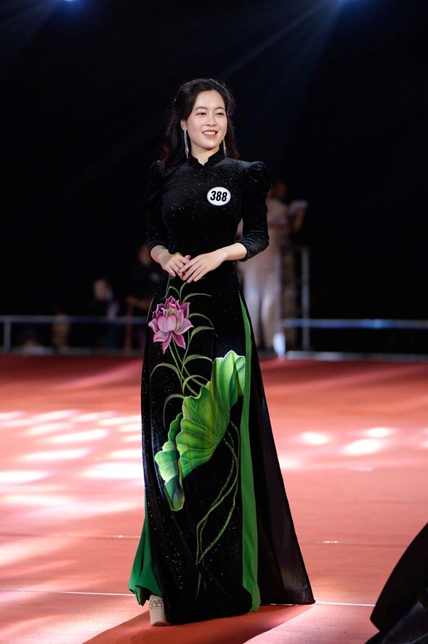 Vương miện Hoa hậu Doanh nhân Hoàn vũ Việt Nam lấy cảm hứng từ hoa sen