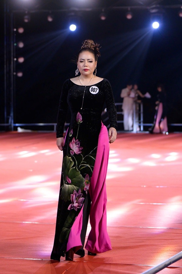 Vương miện Hoa hậu Doanh nhân Hoàn vũ Việt Nam lấy cảm hứng từ hoa sen