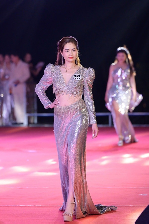 Vương miện Hoa hậu Doanh nhân Hoàn vũ Việt Nam lấy cảm hứng từ hoa sen