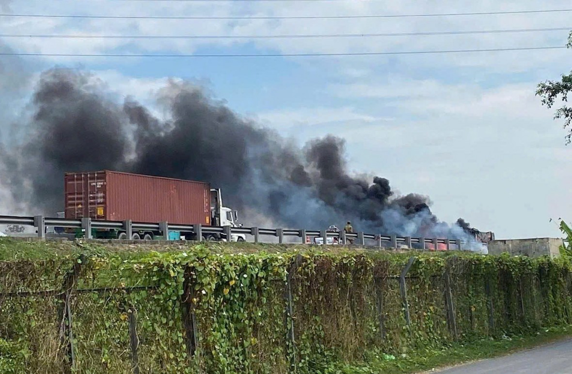 Điều tra nguyên nhân vụ xe cấp cứu cháy dữ dội trên cao tốc TP HCM - Trung Lương