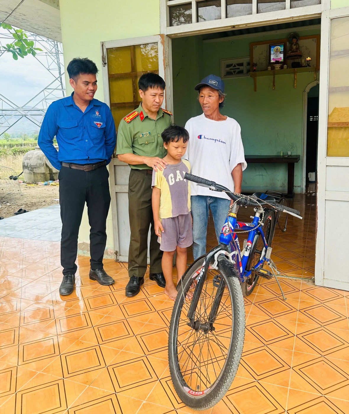 Bình Thuận: Chi đoàn PA05 ra quân hưởng ứng Tháng Thanh niên 2025