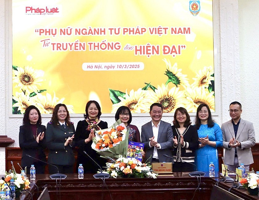 Thứ trưởng Đặng Hoàng Oanh nói chuyện chuyên đề 