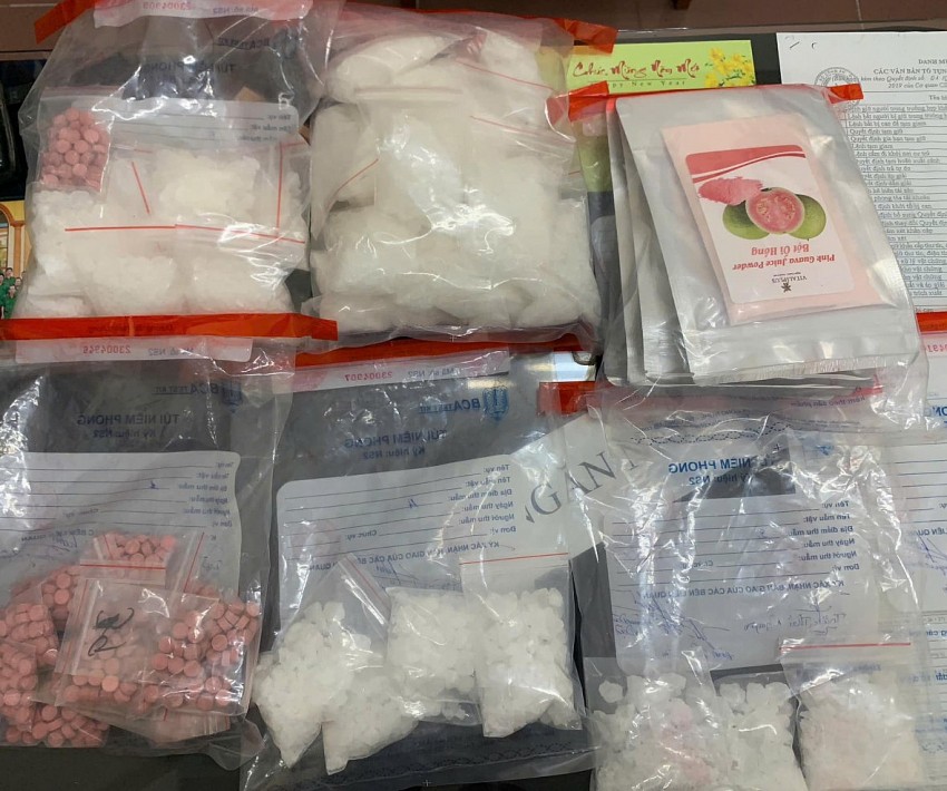 Bắt đối tượng chuyên “phân phối” ma túy tại Bến Tre Bắt đối tượng chuyên “phân phối” ma túy tại Bến Tre