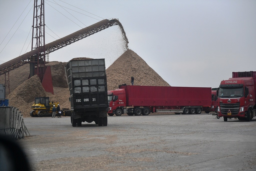 Xe siêu cơi nới, hết hạn đăng kiểm tung hoành ở Khu công nghiệp Cái Lân