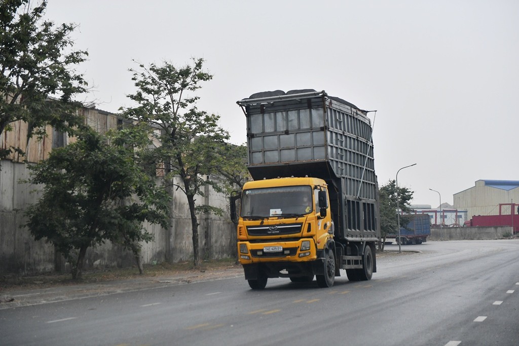 Xe siêu cơi nới, hết hạn đăng kiểm tung hoành ở Khu công nghiệp Cái Lân