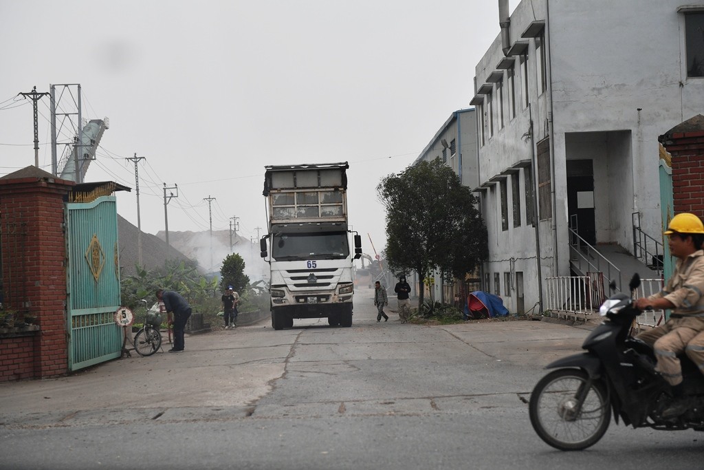 Xe siêu cơi nới, hết hạn đăng kiểm tung hoành ở Khu công nghiệp Cái Lân