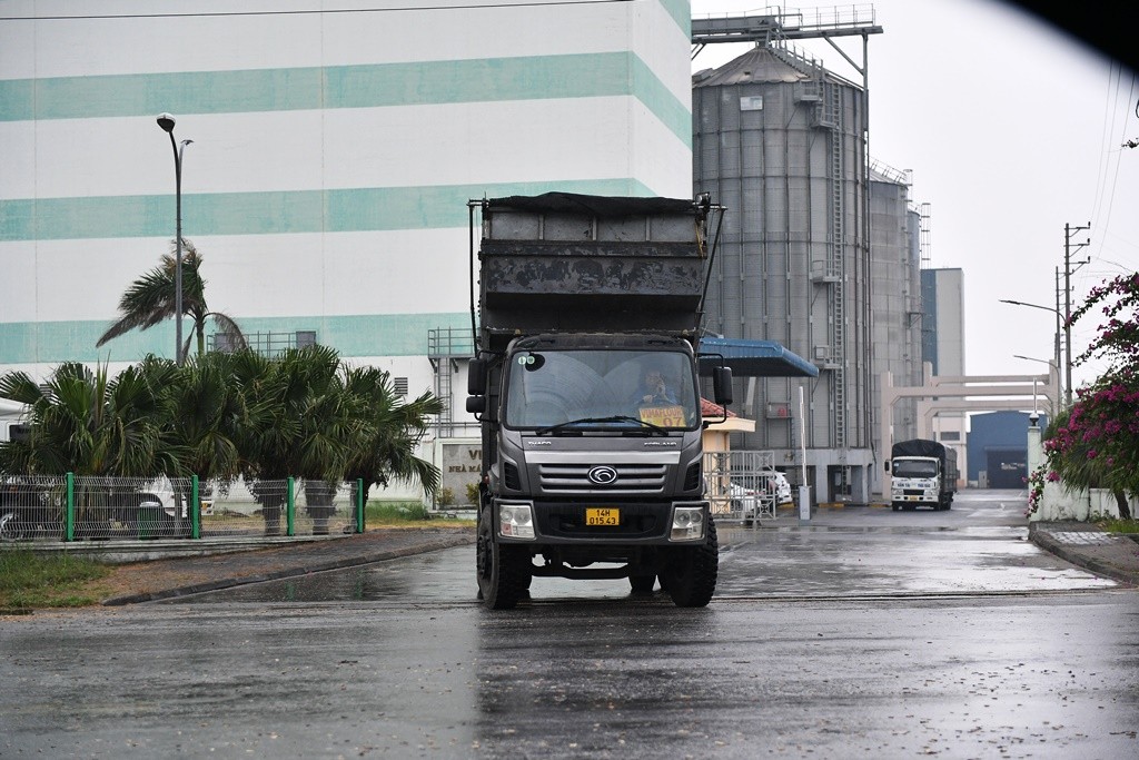 Xe siêu cơi nới, hết hạn đăng kiểm tung hoành ở Khu công nghiệp Cái Lân