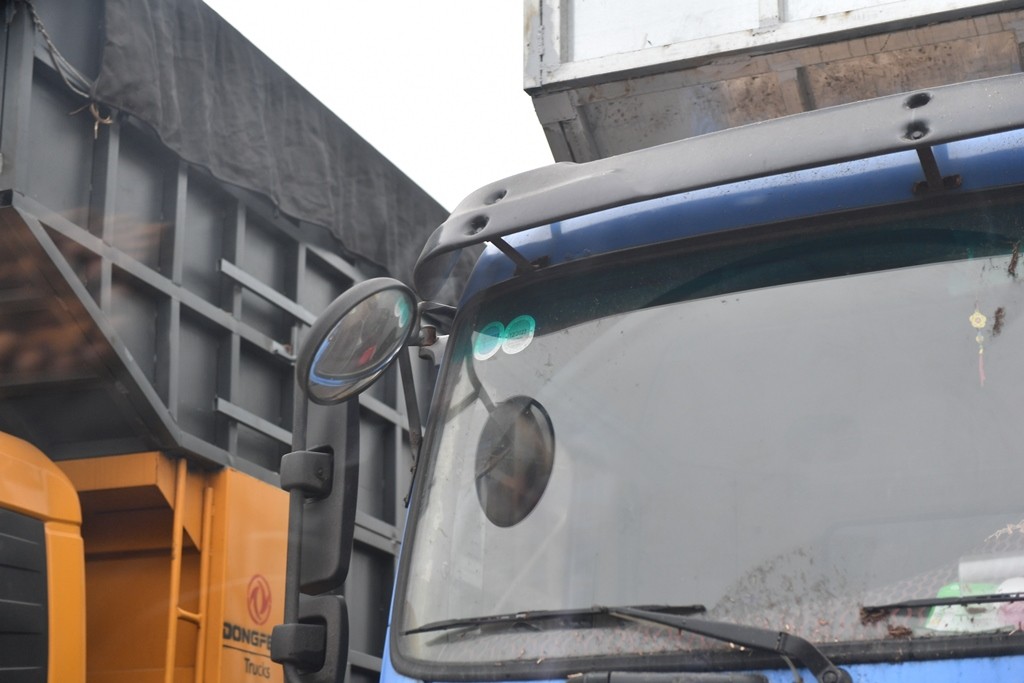 Xe siêu cơi nới, hết hạn đăng kiểm tung hoành ở Khu công nghiệp Cái Lân