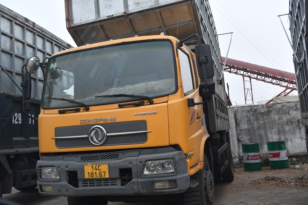 Xe siêu cơi nới, hết hạn đăng kiểm tung hoành ở Khu công nghiệp Cái Lân