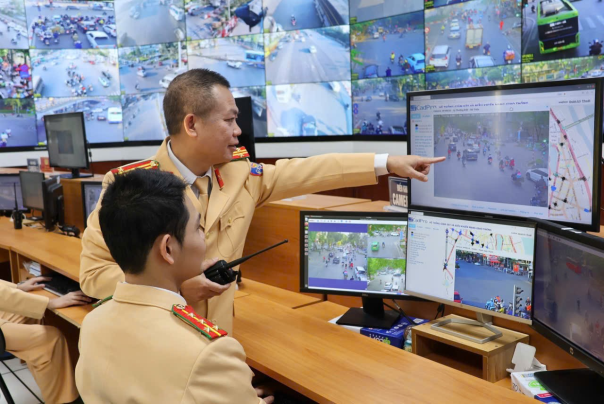 Xử lý tình huống sự cố đèn tìn hiệu tại Trung tâm chỉ huy.