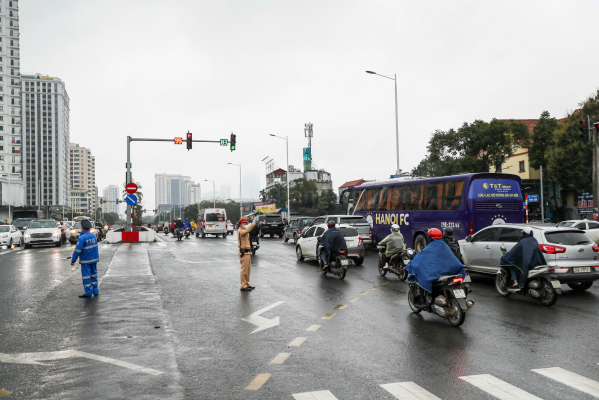 Hệ thống đèn tín hiệu tại Trịnh Văn Bô - Nguyễn Văn Giáp hoạt động trở lại sau sự cố.