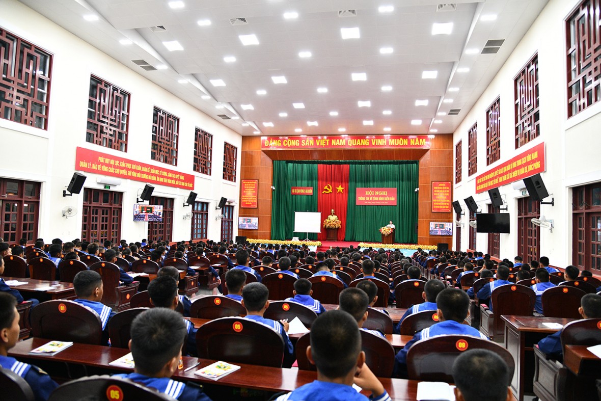 Vùng 5 Hải quân thông tin về biển, đảo cho chiến sĩ mới nhập ngũ năm 2025 Vùng 5 Hải quân thông tin về biển, đảo cho chiến sĩ mới nhập ngũ năm 2025