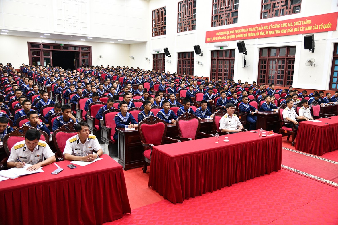 Vùng 5 Hải quân thông tin về biển, đảo cho chiến sĩ mới nhập ngũ năm 2025 Vùng 5 Hải quân thông tin về biển, đảo cho chiến sĩ mới nhập ngũ năm 2025