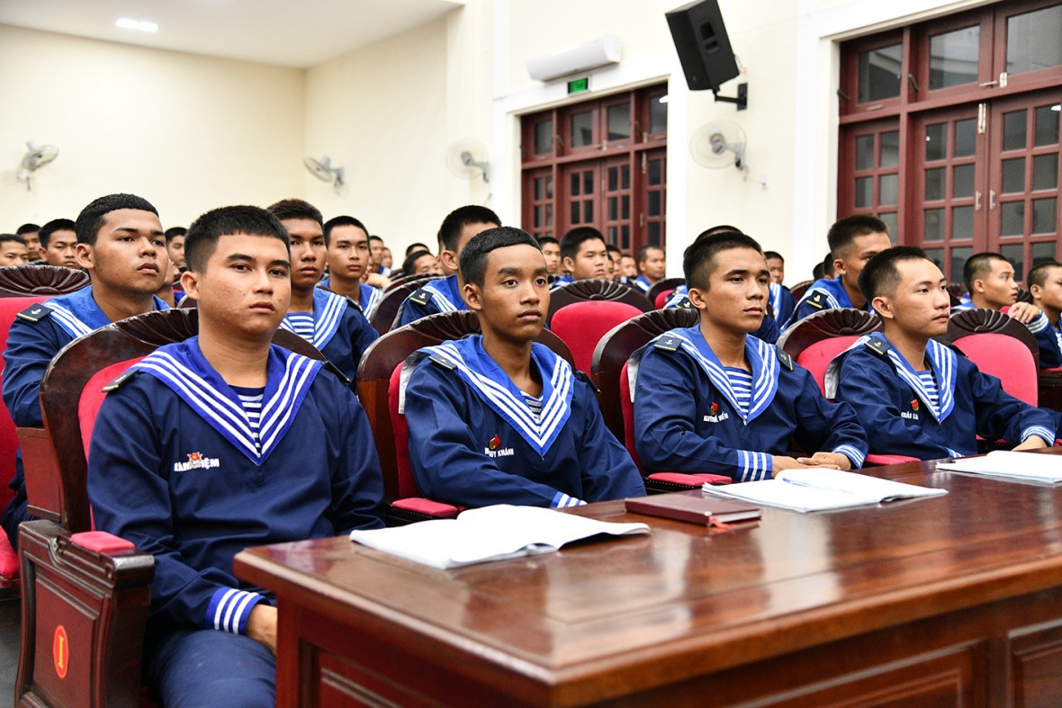 Vùng 5 Hải quân thông tin về biển, đảo cho chiến sĩ mới nhập ngũ năm 2025 Vùng 5 Hải quân thông tin về biển, đảo cho chiến sĩ mới nhập ngũ năm 2025