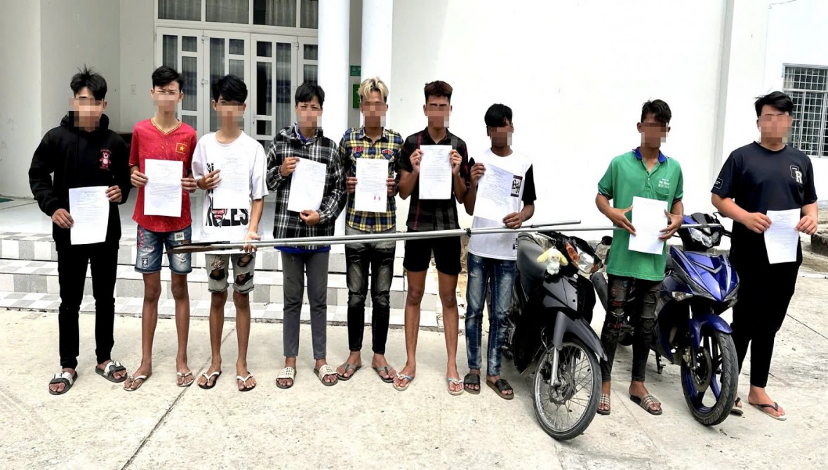Ngăn chặn 10 thanh thiếu niên dùng dao phóng lợn giải quyết mâu thuẫn