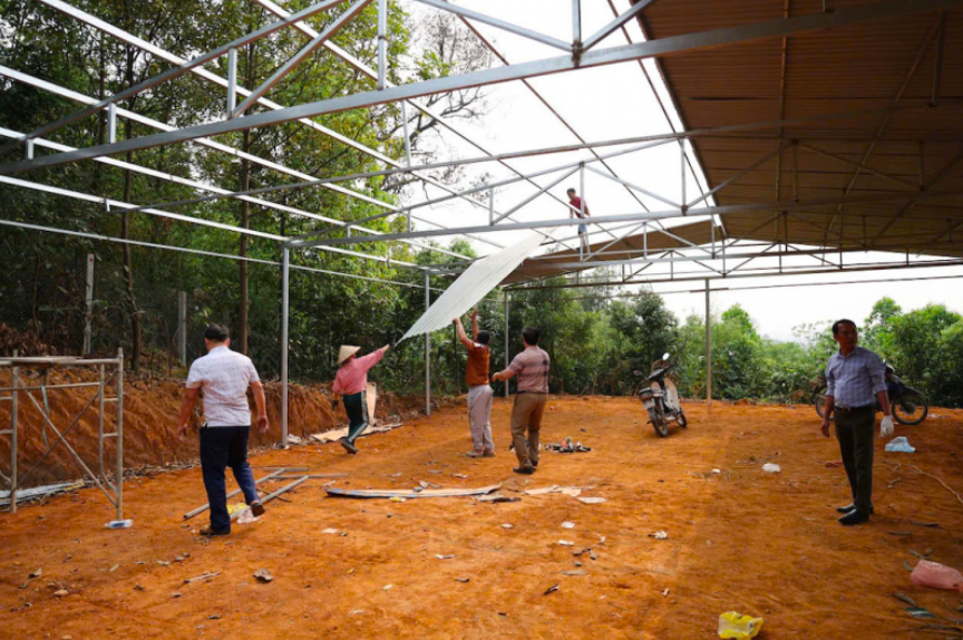 Các hộ dân xây dựng công trình trái phép, có dấu hiệu trục lợi trong bồi thường, giải phóng mặt bằng công trình trọng điểm quốc gia đường dây 500KV Lào Cai – Vĩnh Yên đi qua địa bàn xã Yên Kiện, huyện Đoan Hùng đã tự nguyện tháo dỡ.