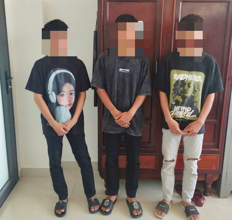 Các đối tượng tại cơ quan Công an. (Ảnh: Công an Bình Thuận) Các đối tượng tại cơ quan Công an. (Ảnh: Công an Bình Thuận)