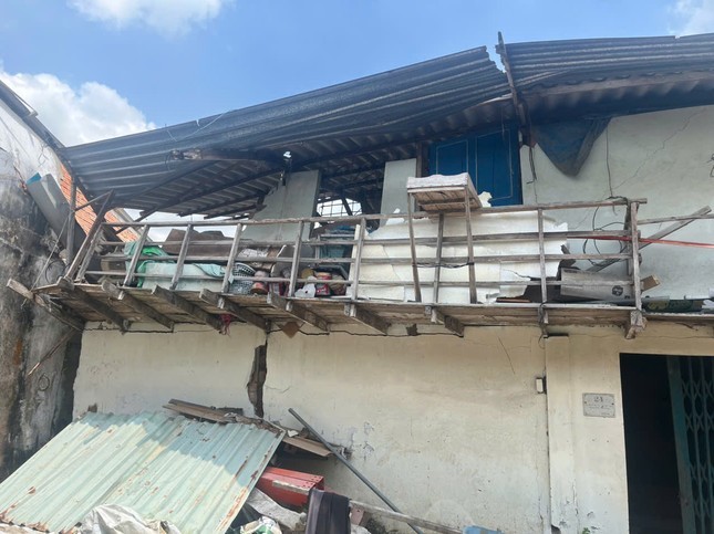 Hậu Giang: Sạt lở nghiêm trọng tại kênh xáng Nàng Mau, hai căn nhà bị cuốn trôi