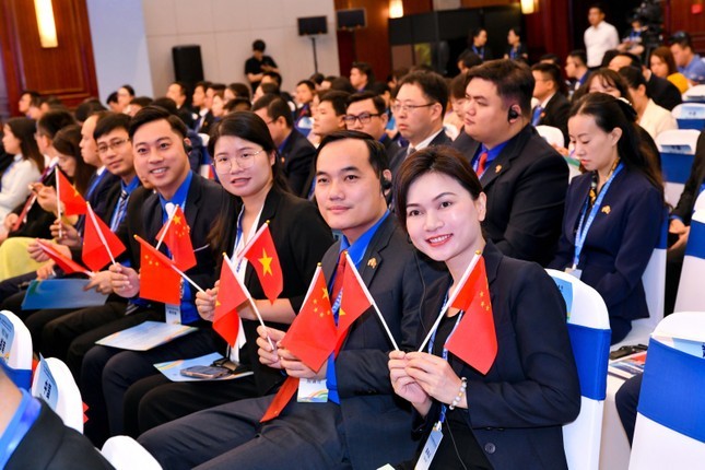 Gặp gỡ hữu nghị thanh niên Việt Nam - Trung Quốc năm 2025 Thanh niên Việt Nam - Trung Quốc tại lễ khai mạc Gặp gỡ hữu nghị Thanh niên Việt Nam - Trung Quốc lần thứ 23. (Ảnh Lưu Trinh)