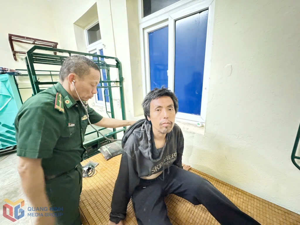 Một công dân Trung Quốc được Bộ đội Biên phòng cứu sống khi đang trôi dạt trên sông Ka Long