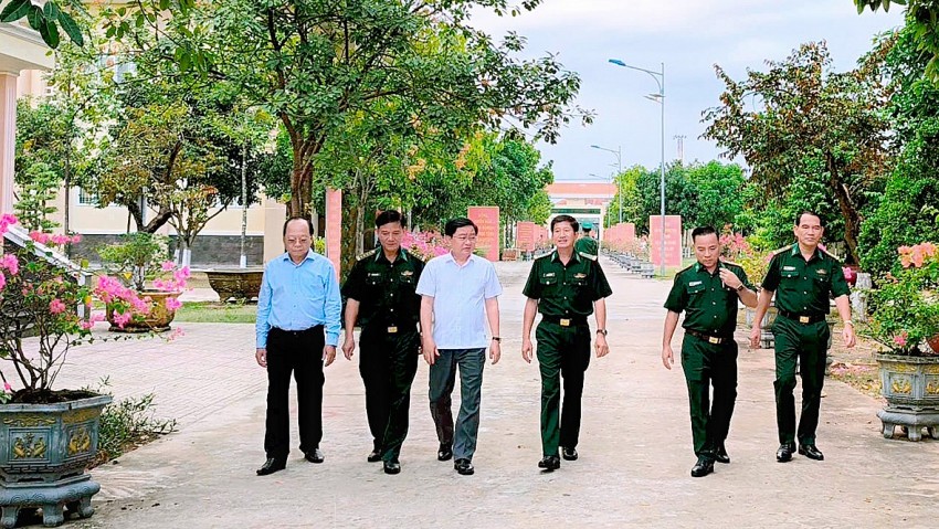 Bí thư Tỉnh ủy Long An thăm và làm việc Bộ Chỉ huy Bộ đội Biên phòng tỉnh