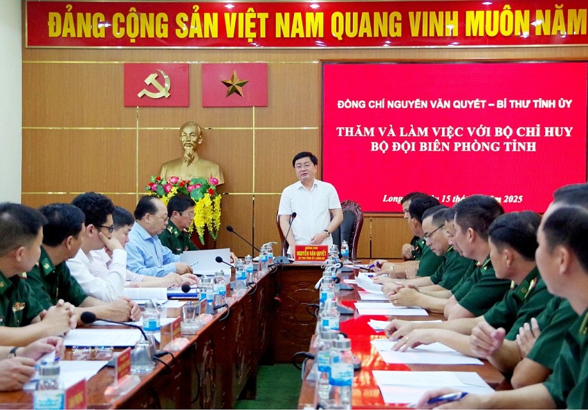 Bí thư Tỉnh ủy Long An thăm và làm việc Bộ Chỉ huy Bộ đội Biên phòng tỉnh