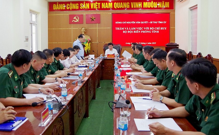 Bí thư Tỉnh ủy Long An thăm và làm việc Bộ Chỉ huy Bộ đội Biên phòng tỉnh