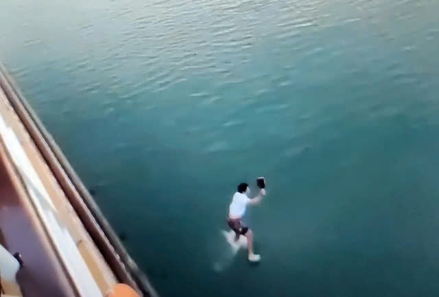 Xác minh, làm rõ vụ việc tổ chức cho du khách chơi pickleball trên boong tàu du lịch vịnh Hạ Long