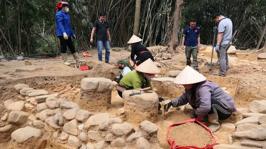 Phát hiện nhiều cổ vật từ thời Trần và thời Nguyễn