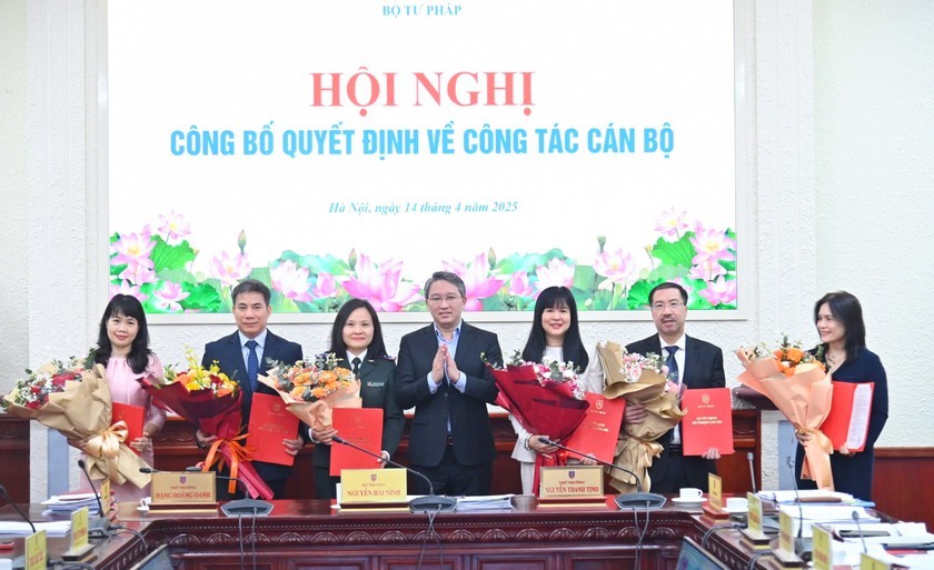 Bộ Tư pháp công bố các quyết định điều động, bổ nhiệm lãnh đạo một số đơn vị
