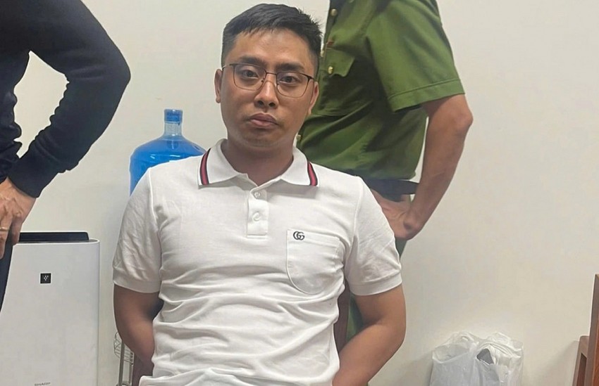 Bùi Đình Khánh, đối tượng cuối cùng trong nhóm bị bắt giữ khi đang lẩn trốn tại Thanh Hóa vào tối 19/4 Bùi Đình Khánh, đối tượng cuối cùng trong nhóm bị bắt giữ khi đang lẩn trốn tại Thanh Hóa vào tối 19/4