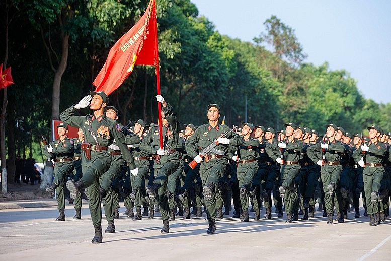 Thủ tướng kiểm tra, động viên lực lượng vũ trang chuẩn bị tham gia diễu binh, diễu hành
