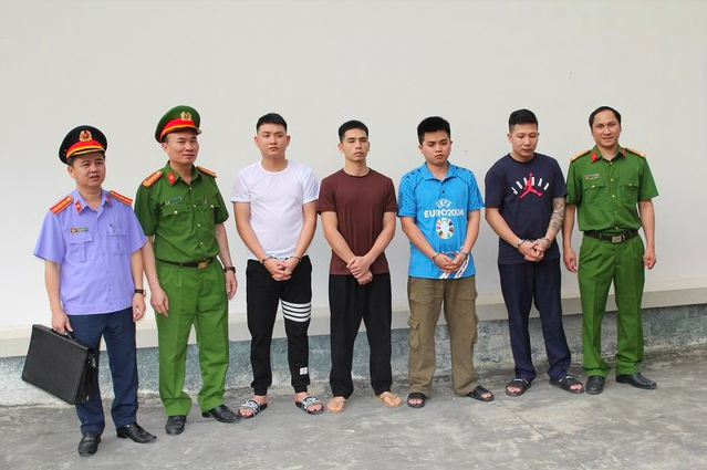 Các đối tượng tại cơ quan Công an.