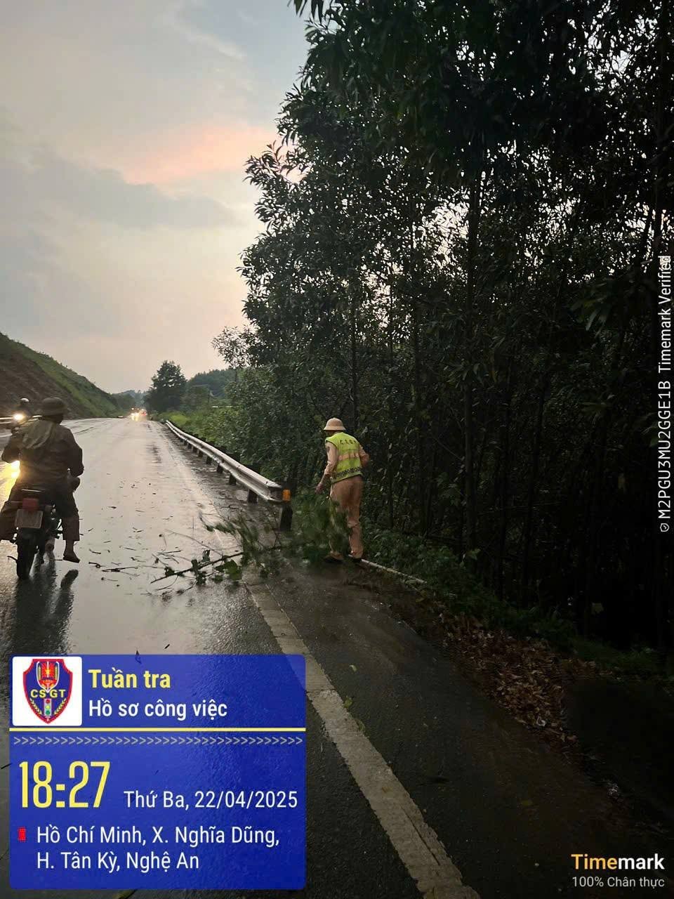 Thêm những hình ảnh đẹp của CSGT Nghệ An.