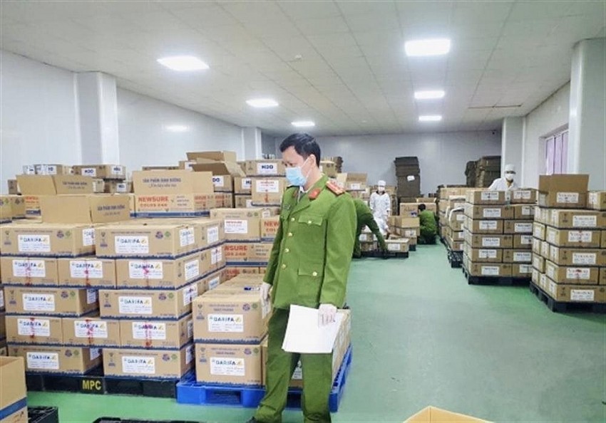 Cơ quan điều tra thu giữ sản phẩm sữa giả