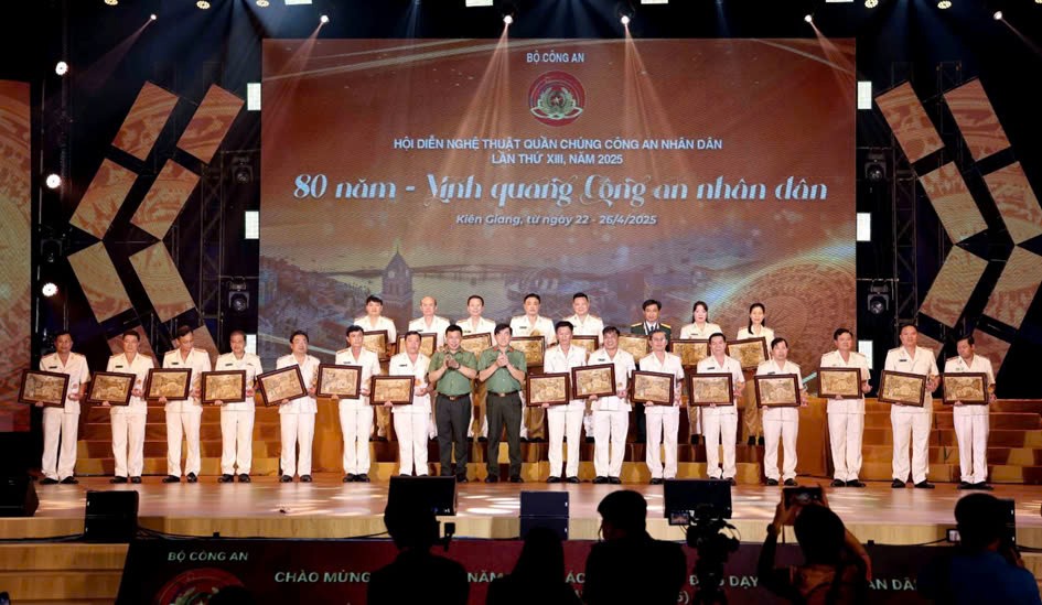 Kiên Giang: Khai mạc Hội diễn nghệ thuật quần chúng Công an nhân dân khu vực 4