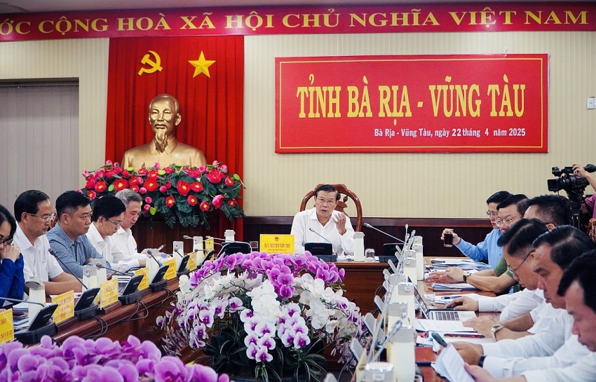 Chủ tịch UBND tỉnh Nguyễn Văn Thọ chủ trì cuộc họp.