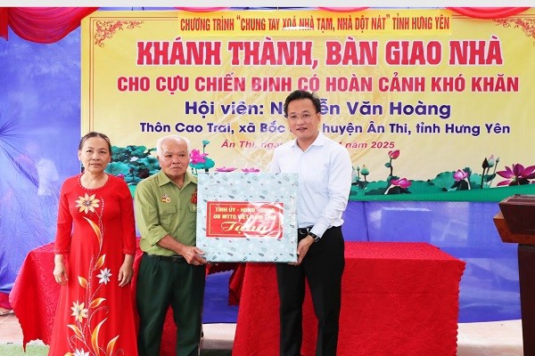 Bí thư Hưng Yên gặp mặt cựu chiến binh tiêu biểu